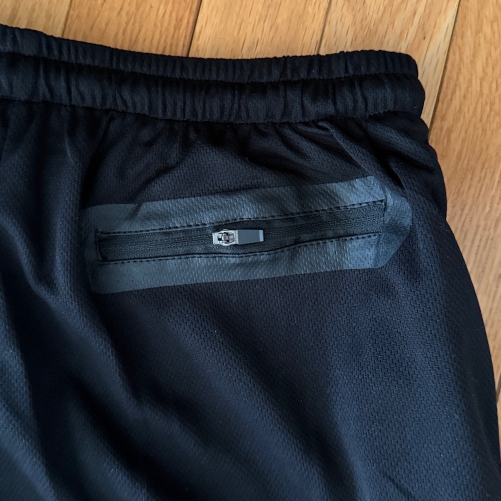 Men's Black Athletic Shorts Size Large - Picture 4 of 4